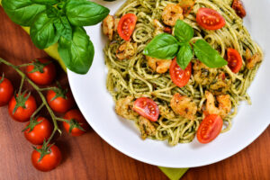 Spaghetti mit Garnelen, Tomaten und Pesto