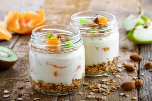 Apfelquarkcreme mit Mandarine, Kiwi und Granola