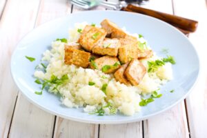 Blumenkohlpüree mit mariniertem Tofu