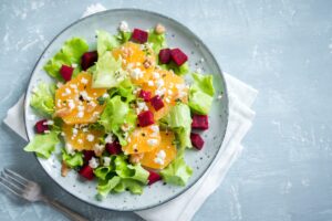 Endiviensalat mit Mandarine, rote Bete und Feta