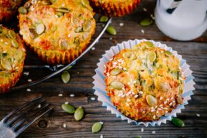 Kürbiskern-Muffins mit Sesam und Mozzarella