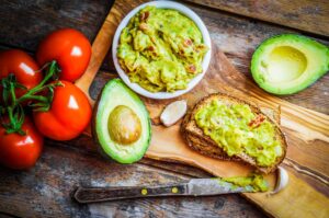 Vollkornbrot mit selbstgemachter Guacamole