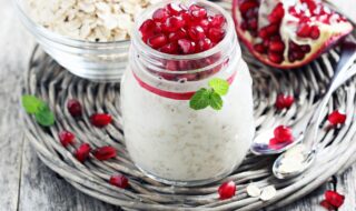 Apfel-Zimt Overnight-Oats mit Granatapfel