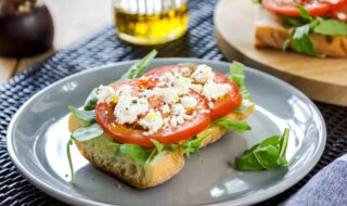 Baguette mit Tomaten und Feta