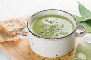 Brokkolisuppe mit Kartoffeln