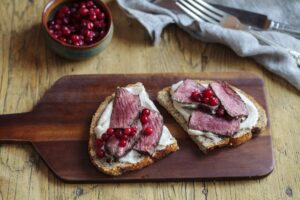 Roastbeef-Brot mit Meerrettichquark