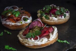 Schinkenbrötchen mit Frischkäsecreme