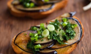 Bruschetta mit Aubergine