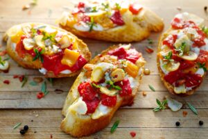 Bruschetta mit Paprika und Mondarella