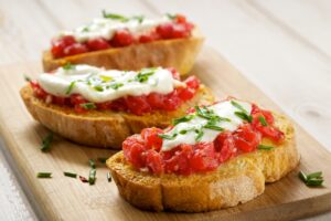 Tomaten-Mondarella-Bruschetta