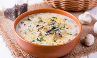 Champignonsuppe mit Huhn und Dill