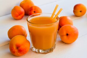 Smoothie mit Aprikose und Orange