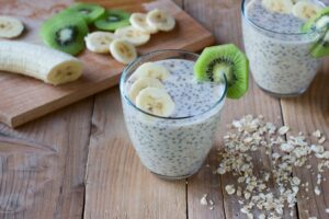 Chiasamenpudding mit Banane und Buchweizenflocken