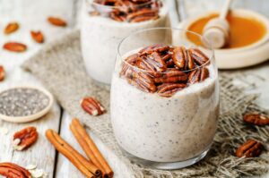 Chiasamenpudding mit Banane und Pekannüssen