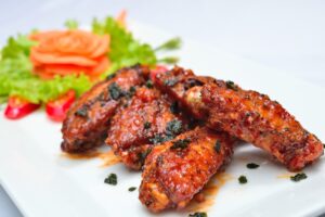 Chicken Wings mit Salat