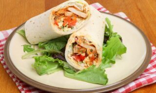 Wrap mit Pute, Paprika und Schnittlauch