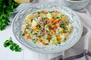 Hackfleisch-Eintopf mit Kartoffeln und Möhren