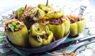 Gefüllte Paprika mit Rinderhackfleisch und Ajvar