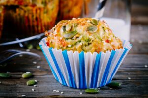 Zucchinimuffins mit Kürbiskernen und Sesam