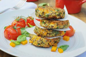 Gemüsebratlinge mit gebackenen Tomaten