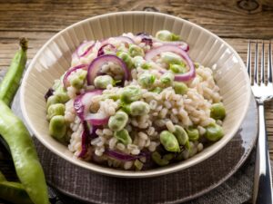 Risotto mit Edamame und roten Zwiebeln