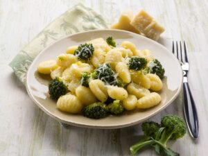 Gnocchi mit Brokkoli und Parmezzano