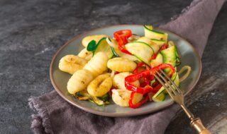 Gnocchi mit Paprika und Zucchini