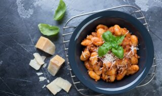 Gnocchi mit Sojahack in Tomatensauce