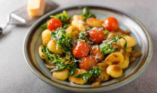 Gnocchi mit Tomaten, Spinat und Parmesan