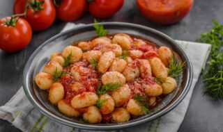 Gnocchi mit Tomaten und Kräutern