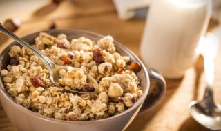 Granola mit Bananenmilch