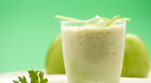 Grüner Smoothie mit Apfel, Datteln und Sellerie