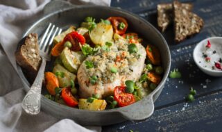 Hähnchenbrust mit Kartoffeln, Möhren, Tomaten und Parmesan