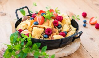 Kaiserschmarrn mit Beeren