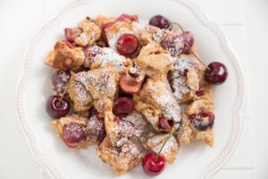 Kaiserschmarrn mit heißen Kirschen