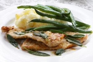 Kalbsschnitzel mit grünen Bohnen und Kartoffelpüree