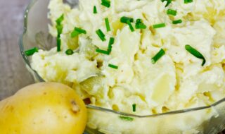 Kartoffelsalat mit Joghurt-Meerrettich-Dressing