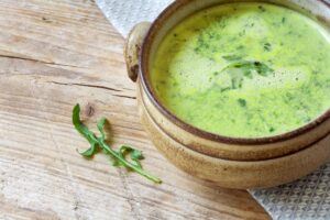 Kartoffelsuppe mit Rucola und Knoblauch