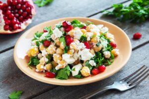 Kichererbsensalat mit Granatapfel und Feta