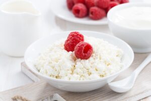 Ricotta mit Himbeeren und Honig