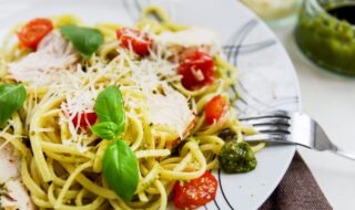 Spaghetti mit Hähnchenbrust und Tomaten