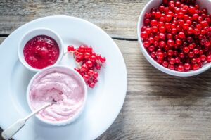 Quarkcreme mit Johannisbeeren