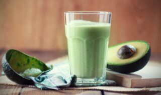 Mandelmilchshake mit Avocado