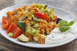 Mediterraner Bulgur mit Zaziki