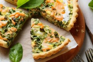 Quiche mit Lauch, Spinat und Räucherlachs