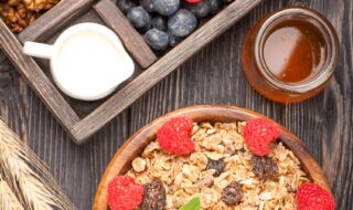 Müsli mit Himbeeren