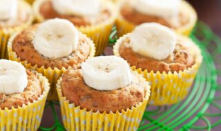 Muffins mit Banane und Datteln