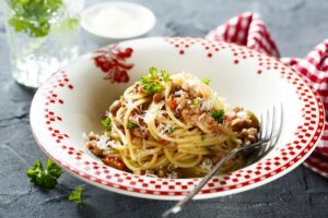 One-Pot-Pasta mit Soja-Hack und Gemüse