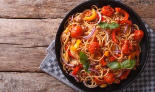 One-Pot-Pasta mit Hackfleisch, Tomaten und Paprika