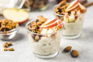 Overnight Flakes mit Apfel und Granola